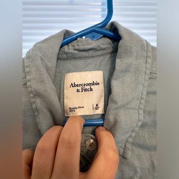 Abercrombie and‎ Fitch bottom up long sleeve - Picture 2 of 3